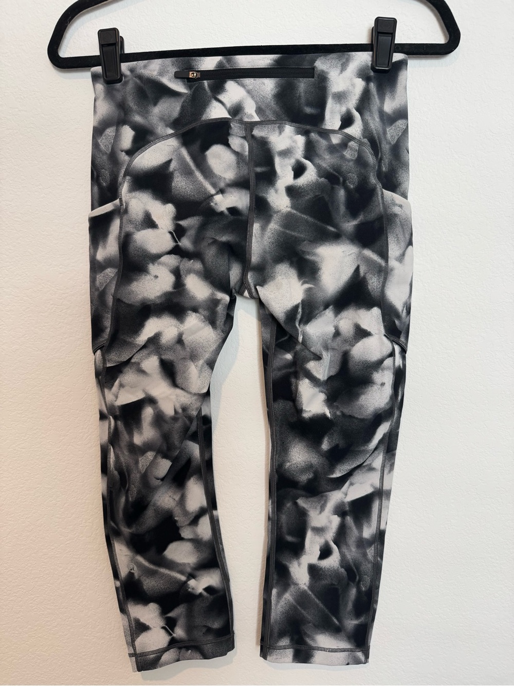 Lululemon Speed Up Crop 21" Black White Athletic Leggings - Picture 6 of 9